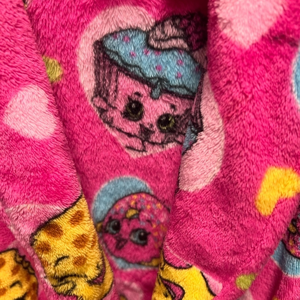 SHOPKINS GIRLS PLUSH PINK ROBE W/COLORFUL SHOPKINS CHARACTERS
SIZE 10-12 - Picture 3 of 10